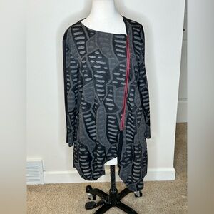 IC by Connie K Black and Gray Top Size XL Asymmetrical Hem Razo Cut Tunic